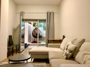 Modern family-size condo with private veranda-5min to the lake